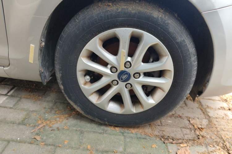 Used Ford Focus 2013 Sedan Classic 1.8L Manual Base Model Right Front Wheel Hub