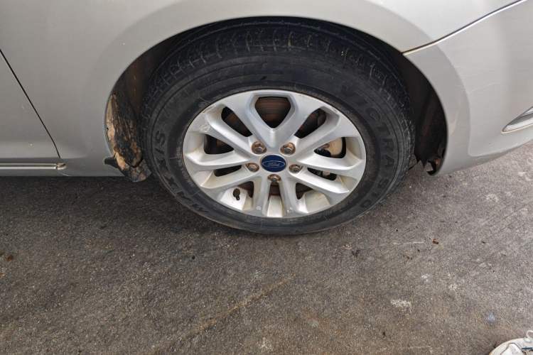 Used Ford Focus 2013 Sedan Classic 1.8L Automatic Base Model Right Front Wheel Hub