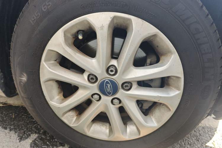 Used Ford Focus 2013 Sedan Classic 1.8L Automatic Base Model Right Front Wheel Hub