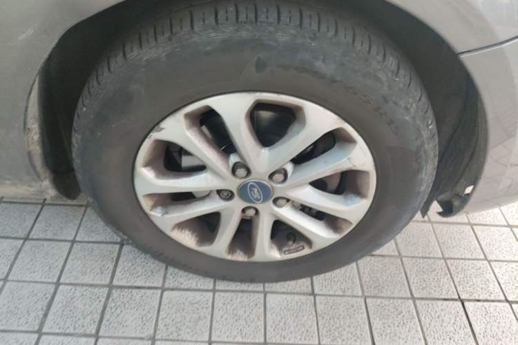 Used Ford Focus 2013 Hatchback Classic 1.8L Manual Base Model Right Front Wheel Hub