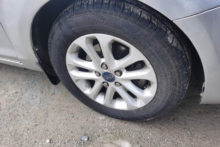 Used Ford Focus 2013 Sedan Classic 1.8L Manual Base Model Right Front Wheel Hub
