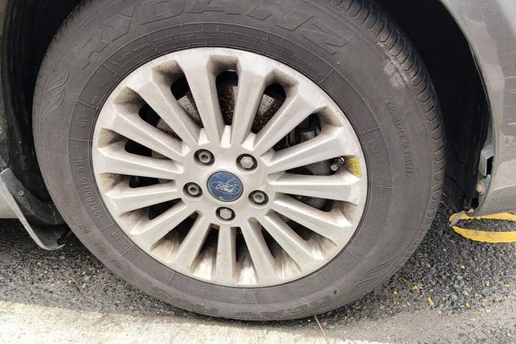Used Ford Focus 2013 Sedan Classic 1.8L Manual Fashion Edition Right Front Wheel Hub