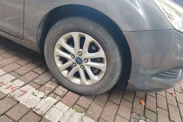 Used Ford Focus 2013 Sedan Classic 1.8L Manual Base Model Right Front Wheel Hub