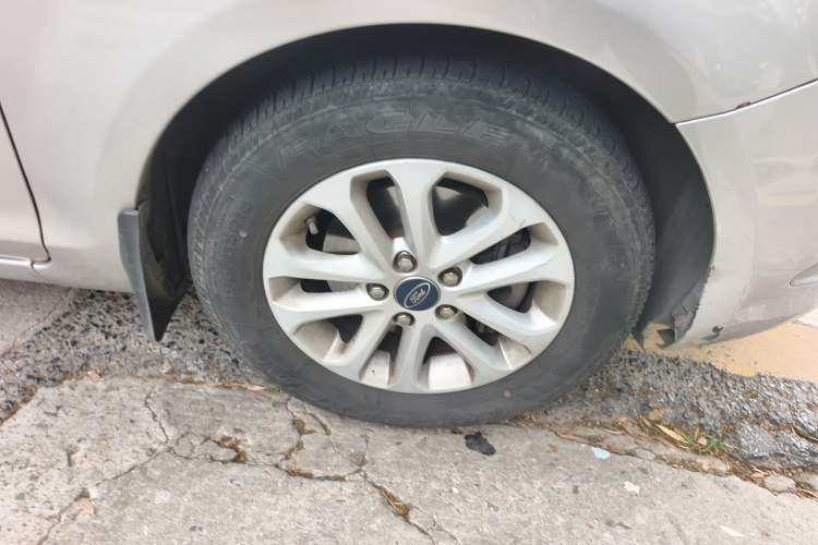 Used Ford Focus 2013 Hatchback Classic 1.8L Manual Base Model Right Front Wheel Hub