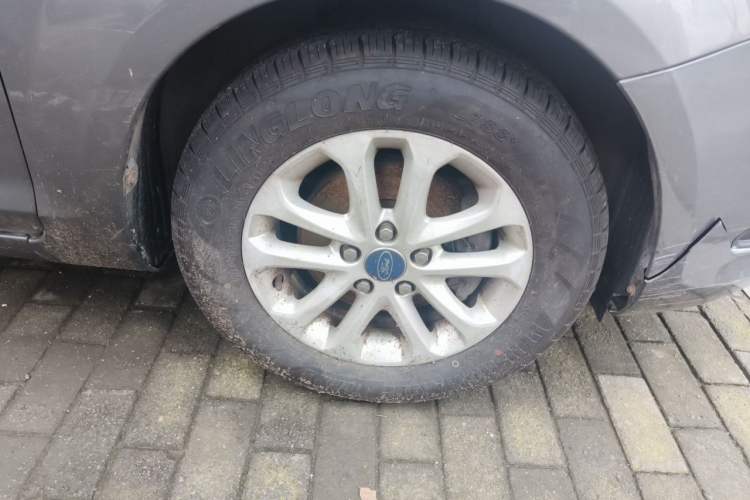 Used Ford Focus 2013 Sedan Classic 1.8L Manual Base Model Right Front Wheel Hub