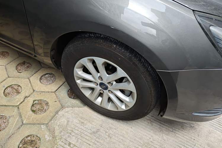 Used Ford Focus 2013 Hatchback Classic 1.8L Manual Base Model Right Front Wheel Hub