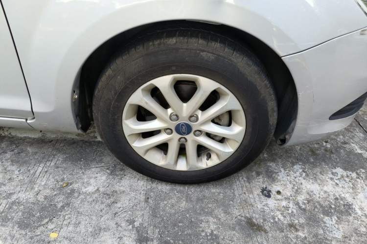 Used Ford Focus 2013 Sedan Classic 1.8L Automatic Base Model Right Front Wheel Hub