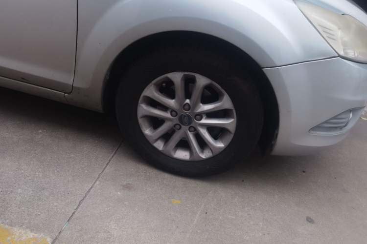 Used Ford Focus 2013 Sedan Classic 1.8L Automatic Base Model Right Front Wheel Hub