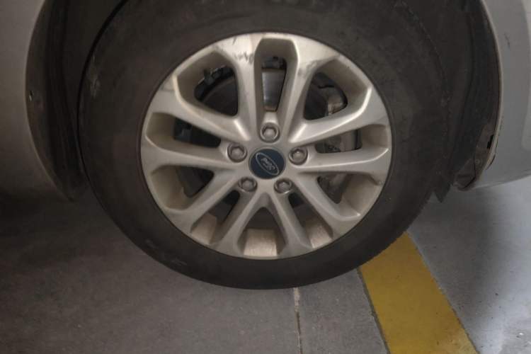 Used Ford Focus 2013 Sedan Classic 1.8L Automatic Base Model Right Front Wheel Hub