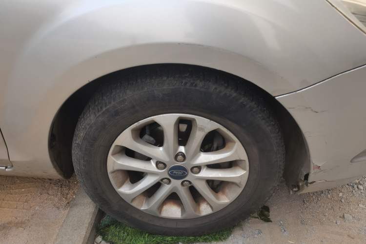 Used Ford Focus 2013 Sedan Classic 1.8L Manual Base Model Right Front Wheel Hub