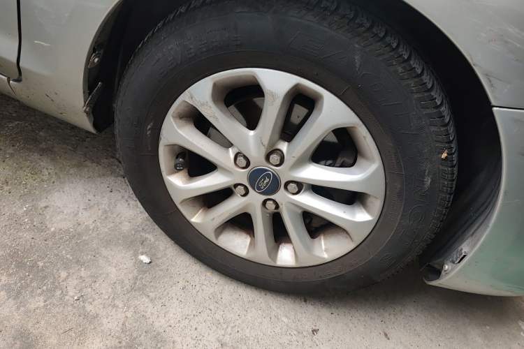Used Ford Focus 2013 Sedan Classic 1.8L Automatic Base Model Right Front Wheel Hub