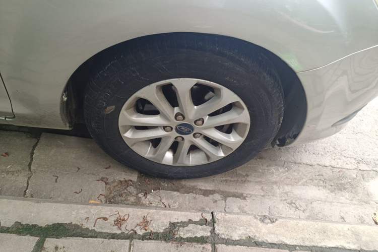 Used Ford Focus 2013 Sedan Classic 1.8L Manual Base Model Right Front Wheel Hub