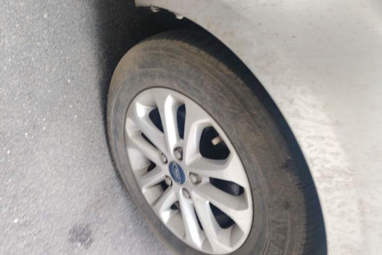 Used Ford Focus 2013 Sedan Classic 1.8L Automatic Base Model Right Front Wheel Hub