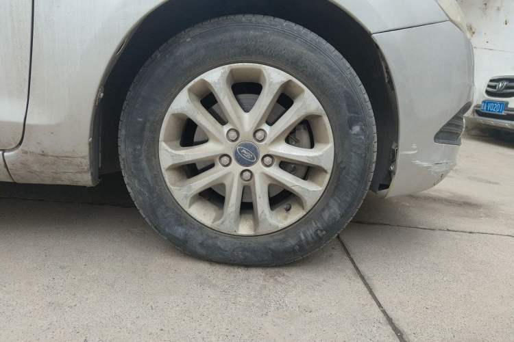 Used Ford Focus 2013 Sedan Classic 1.8L Automatic Base Model Right Front Wheel Hub
