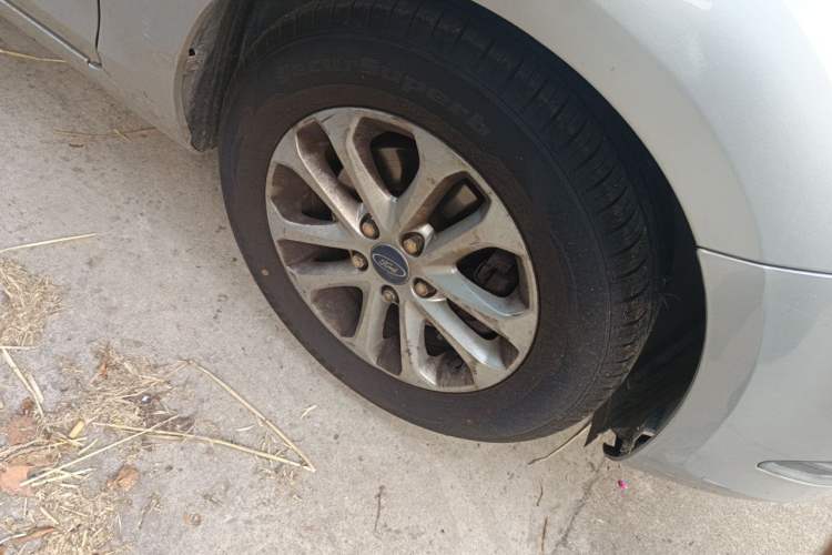 Used Ford Focus 2013 Sedan Classic 1.8L Manual Base Model Right Front Wheel Hub