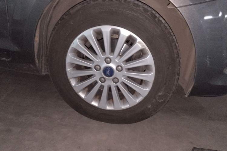 Used Ford Focus 2013 Sedan Classic 1.8L Manual Fashion Edition Right Front Wheel Hub