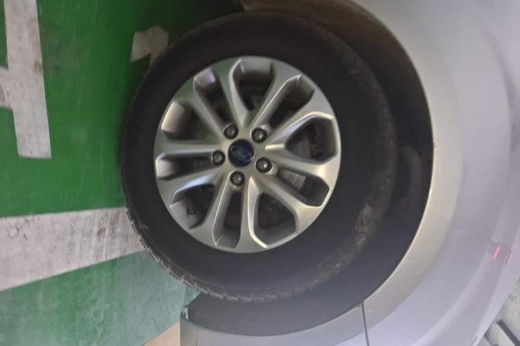Used Ford Focus 2013 Sedan Classic 1.8L Manual Base Model Right Front Wheel Hub