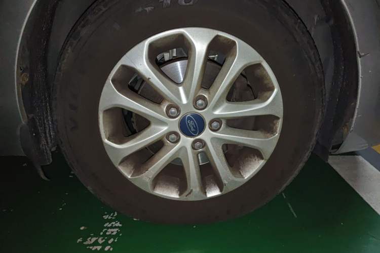 Used Ford Focus 2013 Sedan Classic 1.8L Manual Millionth Anniversary Edition Right Front Wheel Hub