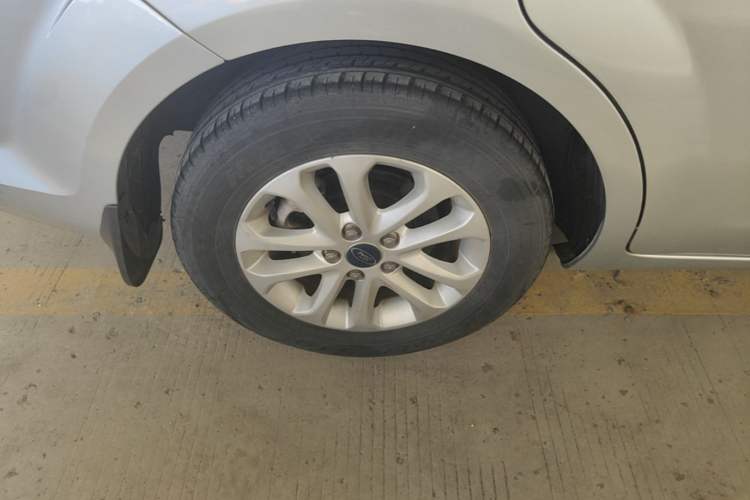 Used Ford Focus 2013 Sedan Classic 1.8L Automatic Base Model Right Rear Wheel Hub