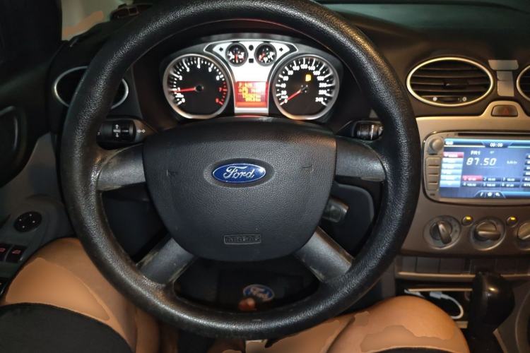 Used Ford Focus 2013 Hatchback Classic 1.8L Automatic Base Model Steering Wheel
