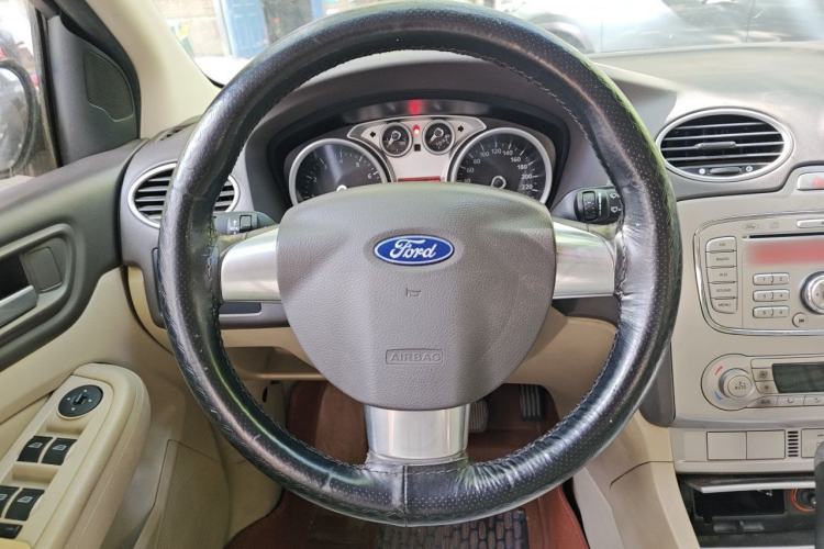 Used Ford Focus 2013 Sedan Classic 1.8L Automatic Fashion Edition Steering Wheel