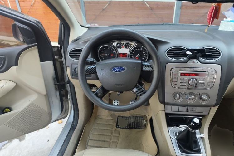 Used Ford Focus 2013 Sedan Classic 1.8L Manual Base Model Steering Wheel