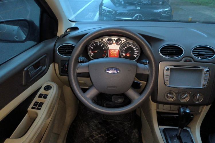 Used Ford Focus 2013 Sedan Classic 1.8L Automatic Base Model Steering Wheel