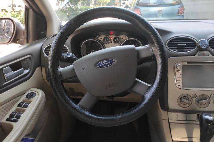 Used Ford Focus 2013 Sedan Classic 1.8L Automatic Base Model Steering Wheel