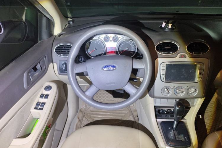Used Ford Focus 2013 Sedan Classic 1.8L Automatic Base Model Steering Wheel