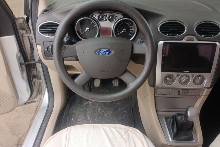 Used Ford Focus 2013 Sedan Classic 1.8L Manual Base Model Steering Wheel