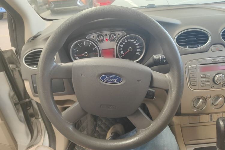 Used Ford Focus 2013 Sedan Classic 1.8L Automatic Base Model Steering Wheel