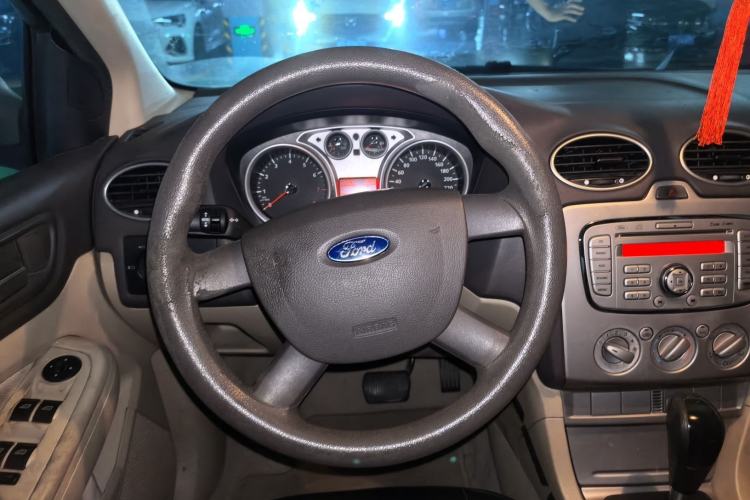 Used Ford Focus 2013 Sedan Classic 1.8L Automatic Base Model Steering Wheel
