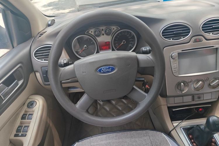 Used Ford Focus 2013 Sedan Classic 1.8L Manual Base Model Steering Wheel
