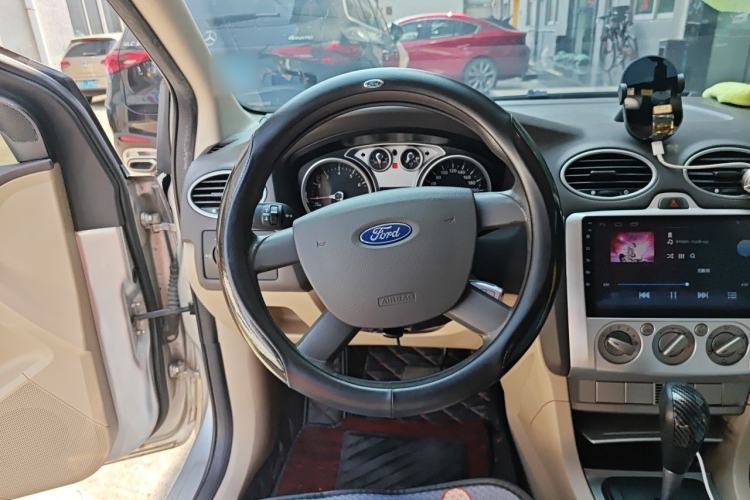 Used Ford Focus 2013 Sedan Classic 1.8L Automatic Base Model Steering Wheel