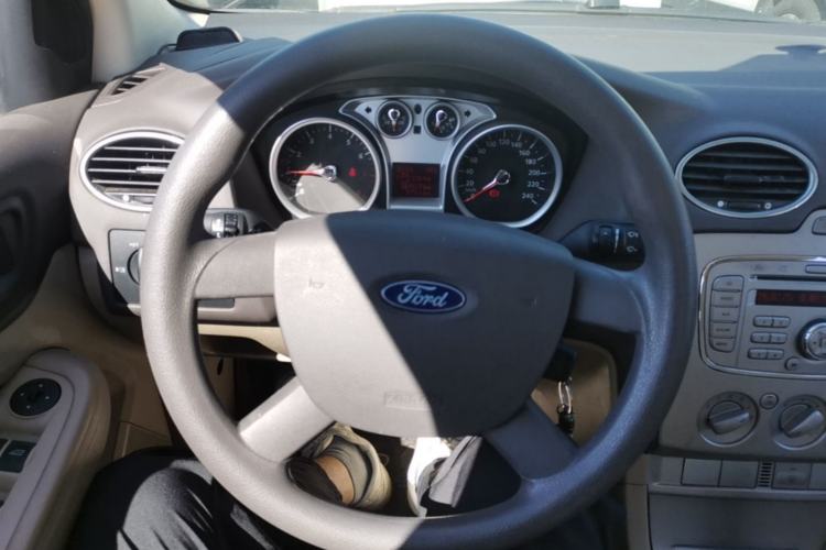 Used Ford Focus 2013 Sedan Classic 1.8L Manual Base Model Steering Wheel