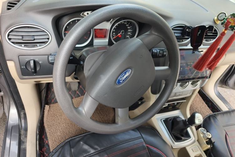 Used Ford Focus 2013 Sedan Classic 1.8L Manual Base Model Steering Wheel