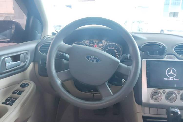 Used Ford Focus 2013 Sedan Classic 1.8L Automatic Base Model Steering Wheel