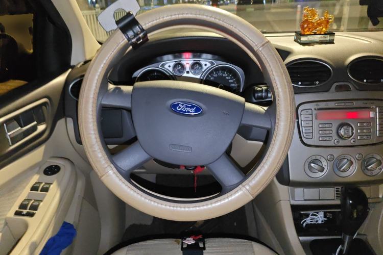 Used Ford Focus 2013 Sedan Classic 1.8L Automatic Base Model Steering Wheel