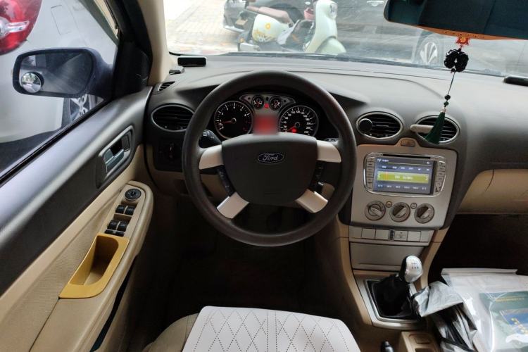 Used Ford Focus 2013 Sedan Classic 1.8L Manual Base Model Steering Wheel