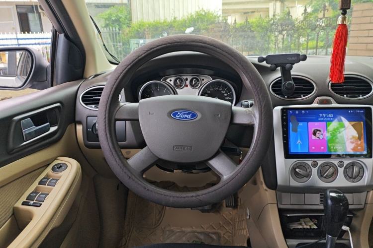 Used Ford Focus 2013 Sedan Classic 1.8L Automatic Base Model Steering Wheel