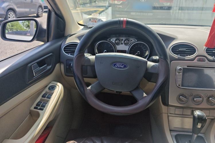 Used Ford Focus 2013 Sedan Classic 1.8L Automatic Base Model Steering Wheel