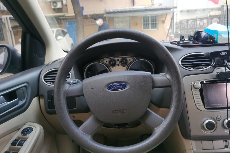 Used Ford Focus 2013 Sedan Classic 1.8L Manual Base Model Steering Wheel