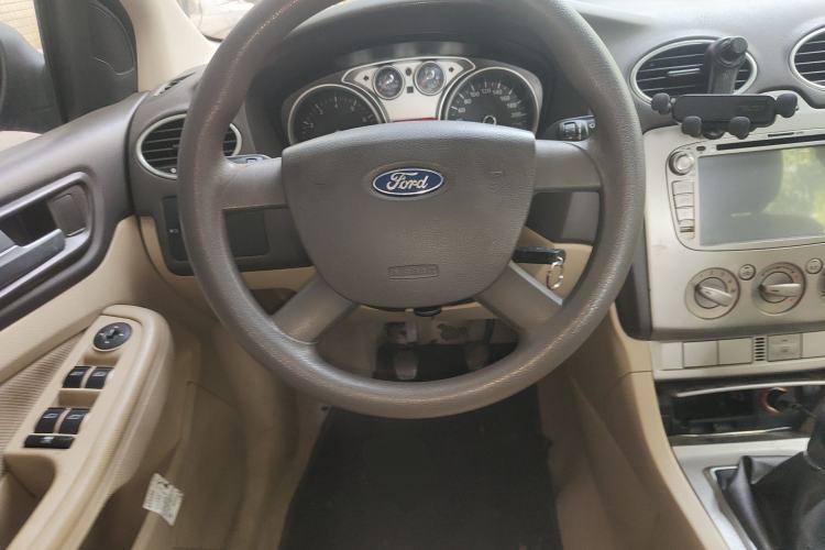 Used Ford Focus 2013 Sedan Classic 1.8L Manual Base Model Steering Wheel