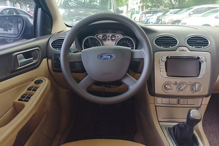 Used Ford Focus 2013 Sedan Classic 1.8L Manual Base Model Steering Wheel