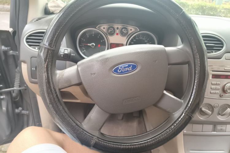 Used Ford Focus 2013 Sedan Classic 1.8L Manual Base Model Steering Wheel