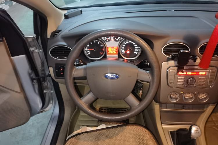 Used Ford Focus 2013 Sedan Classic 1.8L Manual Base Model Steering Wheel