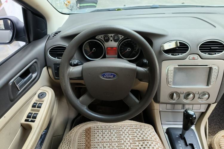 Used Ford Focus 2013 Sedan Classic 1.8L Automatic Base Model Steering Wheel