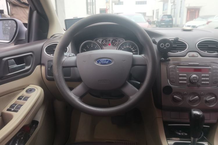 Used Ford Focus 2013 Sedan Classic 1.8L Automatic Base Model Steering Wheel