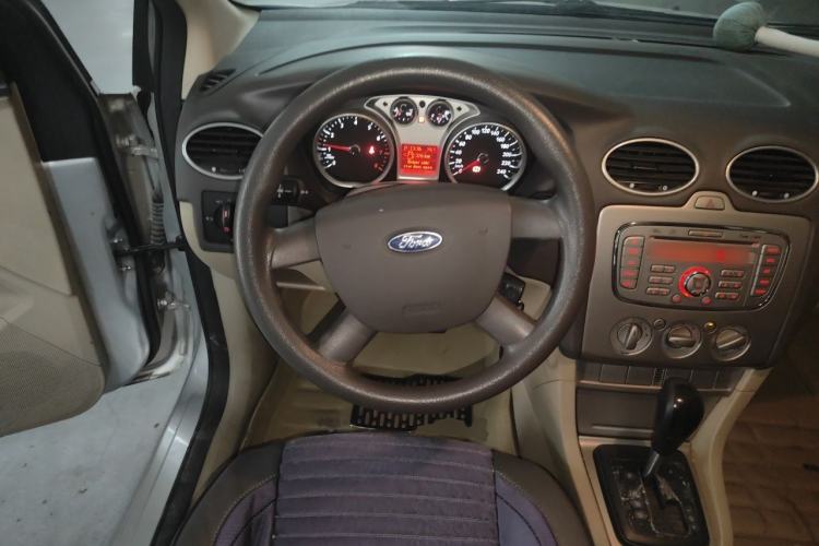 Used Ford Focus 2013 Sedan Classic 1.8L Automatic Base Model Steering Wheel