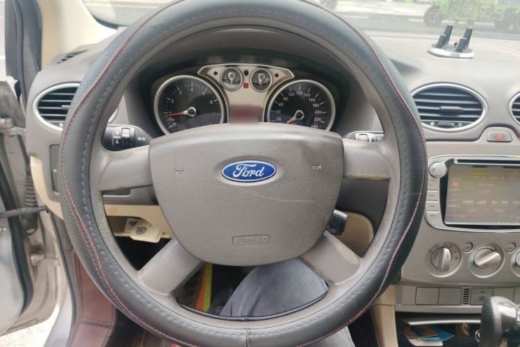 Used Ford Focus 2013 Sedan Classic 1.8L Automatic Base Model Steering Wheel